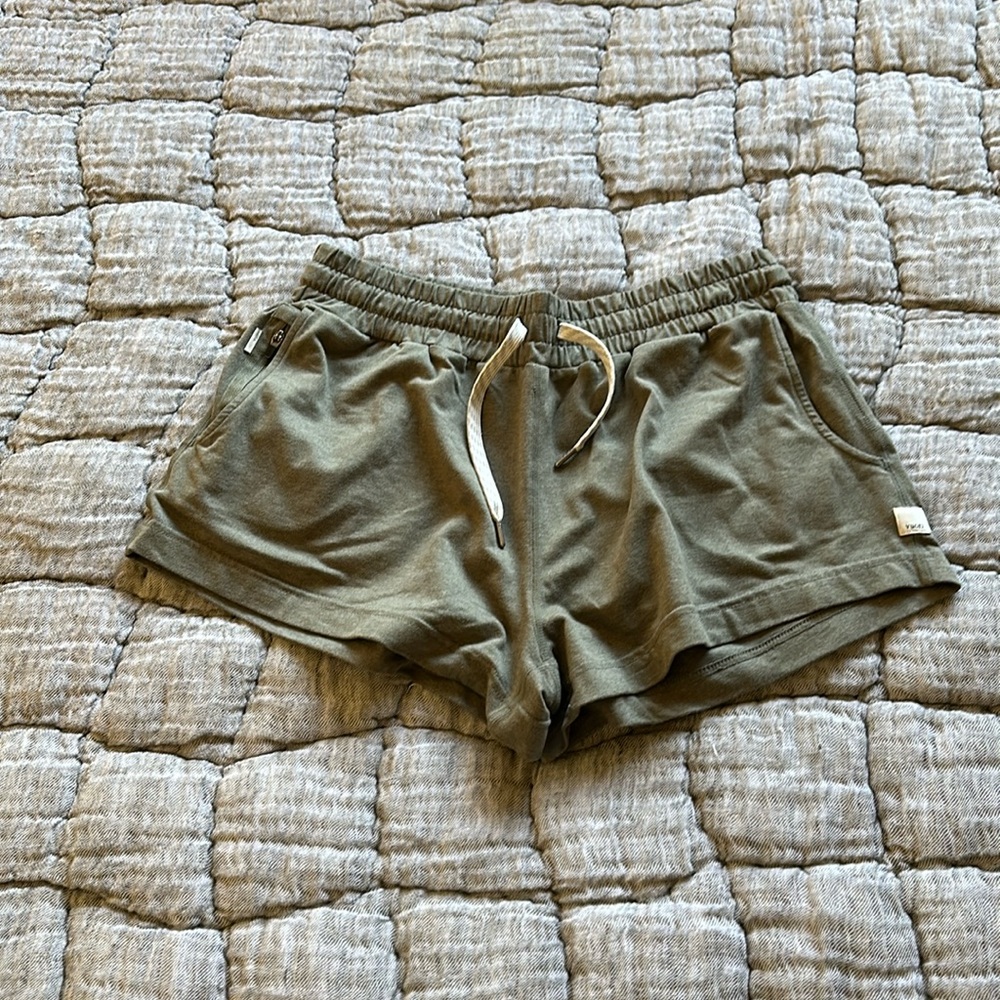 VUORI WOMEN’s SHORT